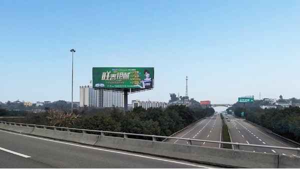 隆納高速廣告（瀘州出口右）